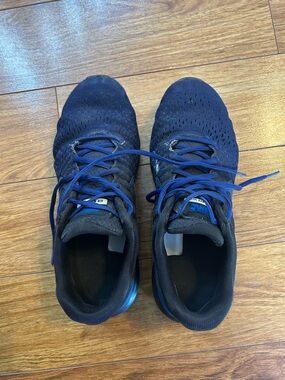 Nike Men's Athletic Shoes Navy Blue and Black Well Worn